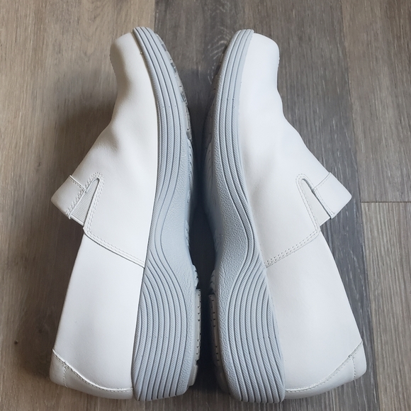 Work Wonders by Dansko Women's Coral Clog - Picture 7 of 14